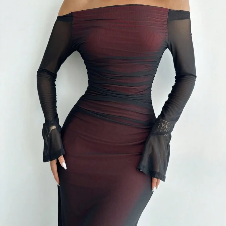 Vestido ajustado fruncido de manga larga y hombros descubiertos