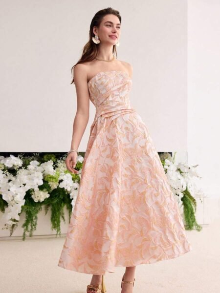Vestido de coctel strapless linea A con bordado floral
