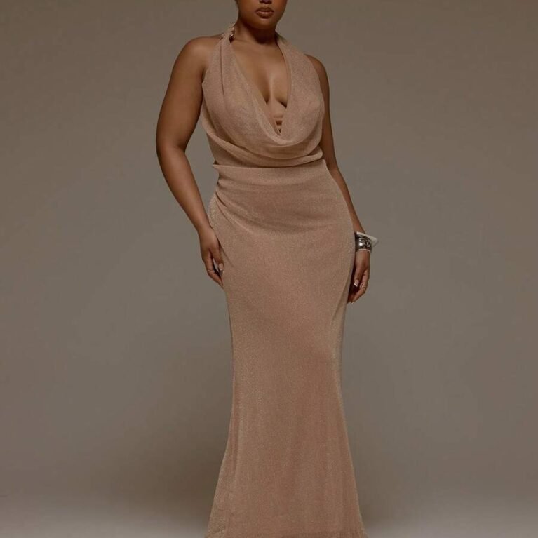 Vestido de malla brillante escote V drapeado y espalda descubierta