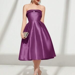 Vestido de coctel strappless linea A de falda amplia