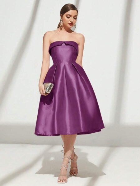 Vestido de coctel strappless linea A de falda amplia