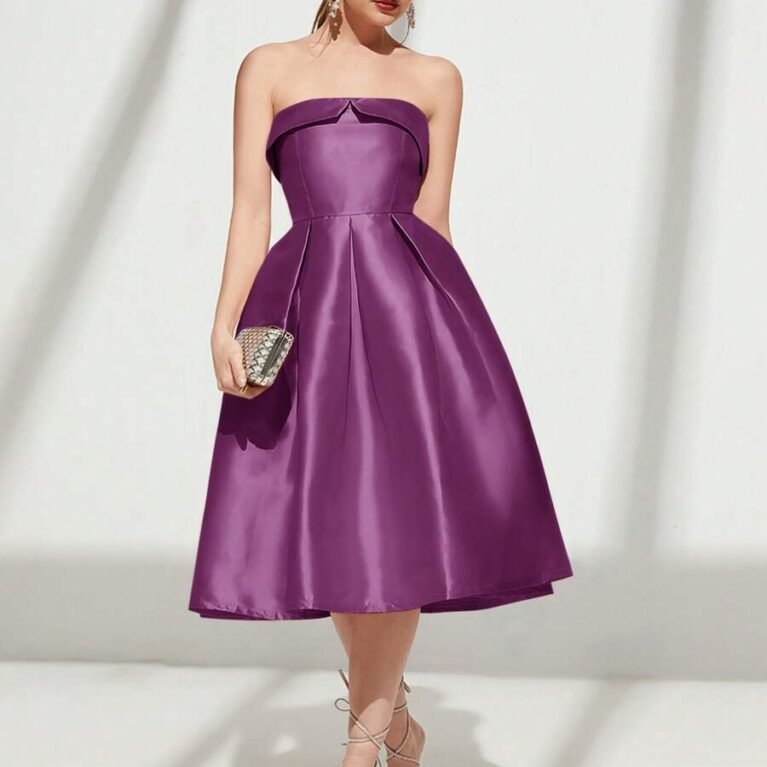 Vestido de coctel strappless linea A de falda amplia